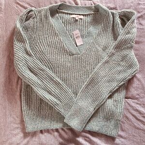 Women’s Cozy V-Neck Knit Sweater in Light Green